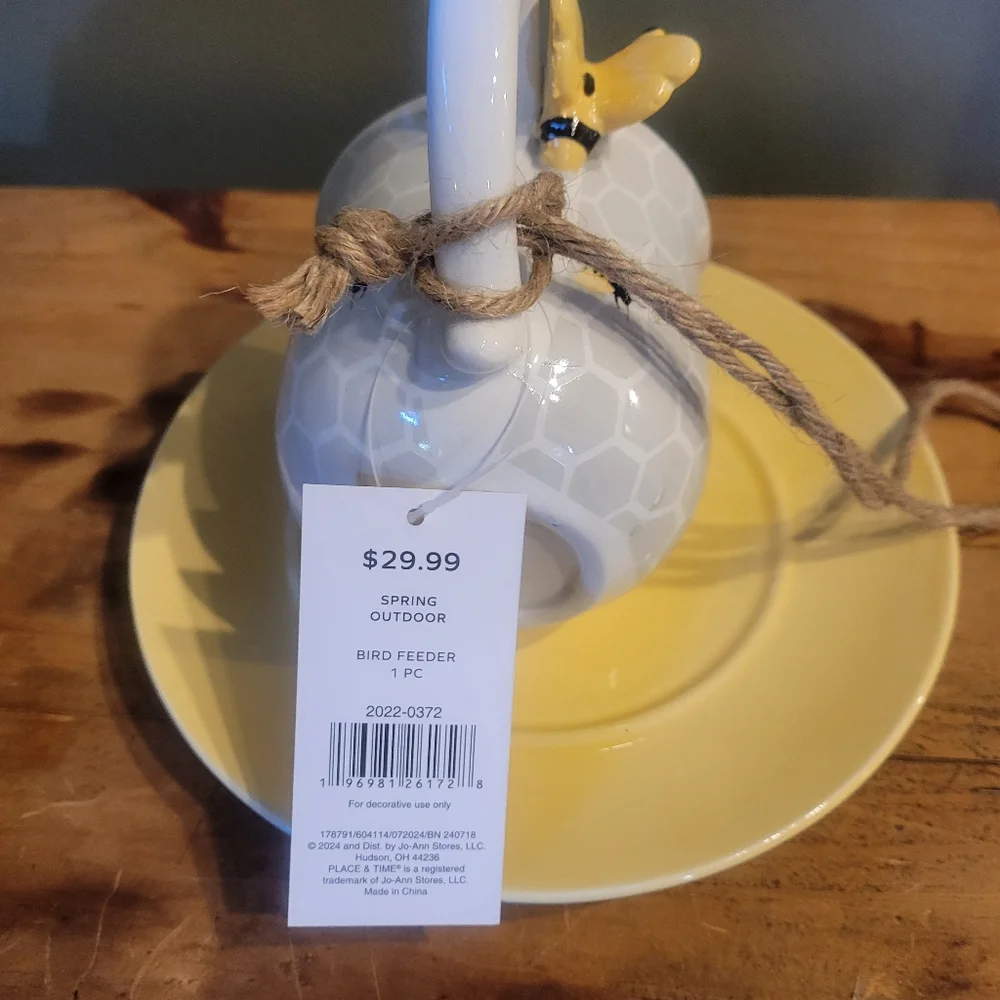 Honeybee Mug and Saucer Bird Feeder - White and Yellow - Picture 4 of 4